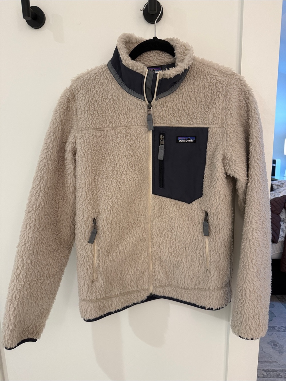 Women’s Patagonia Beige Sherpa Jacket with Navy and Light Blue Detailing Size S